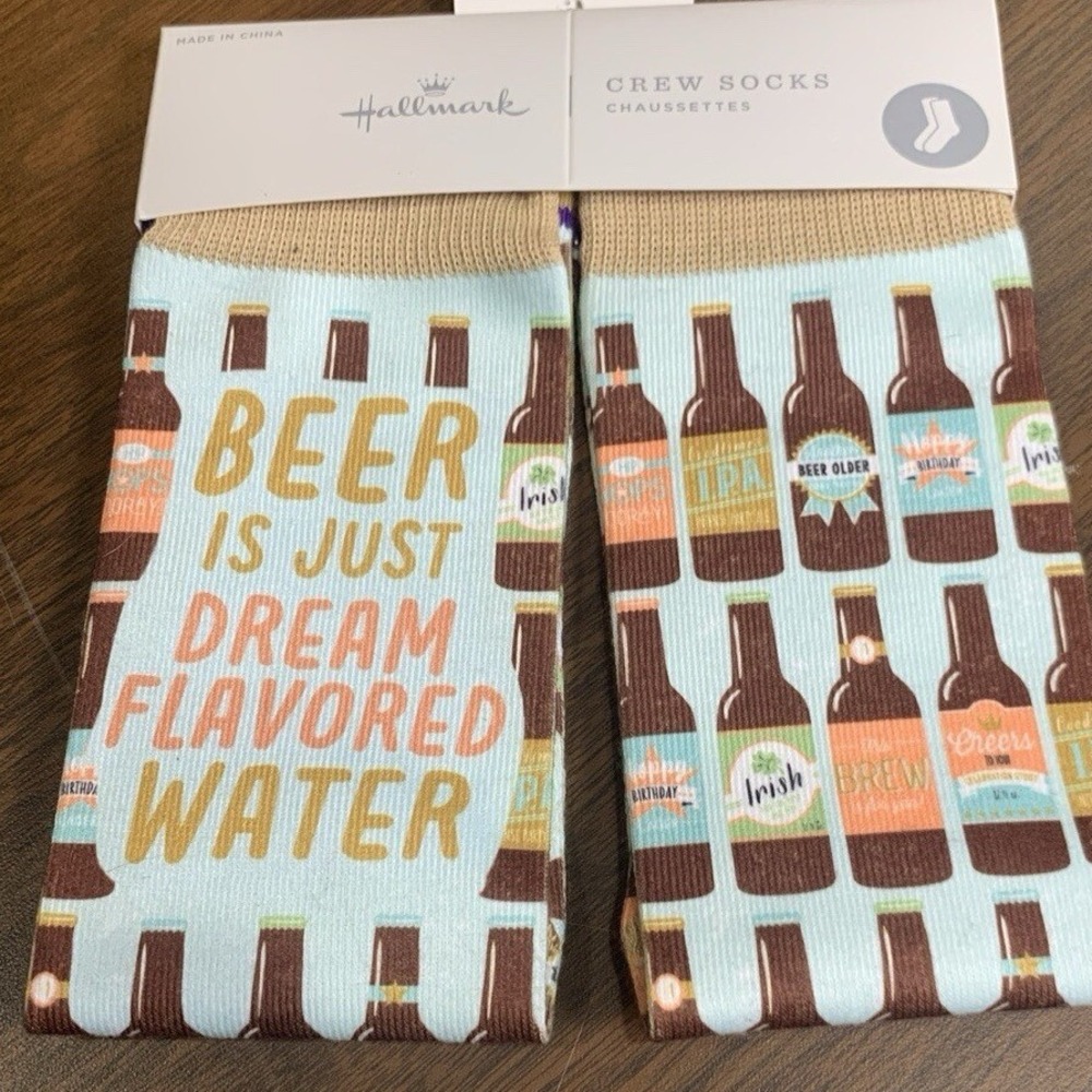 Hallmark Chaussettes‎ Crew Socks Beer Socks  NWT A Pair (1)